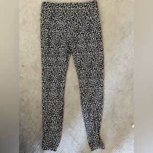 Leopard workout leggings size Medium
